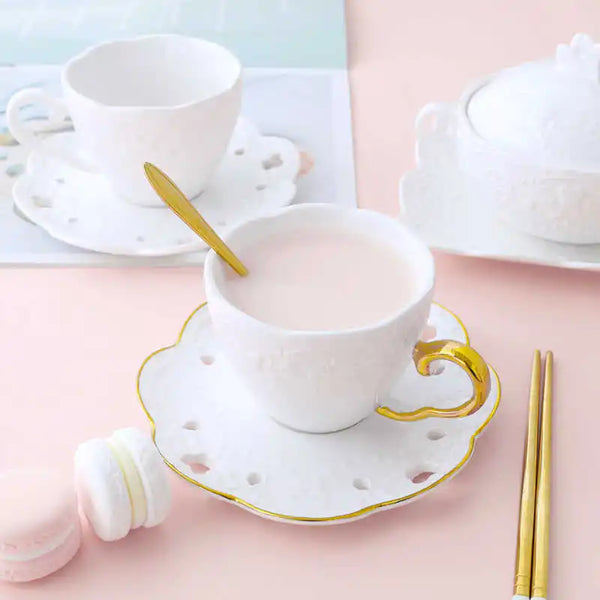 Conjunto Xícara e Pires Branca e Dourada - 180ml