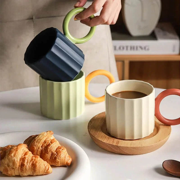 Caneca Cerâmica com Alça Circular Elegante