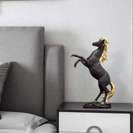 Escultura Horse em Resina Branco e Preto