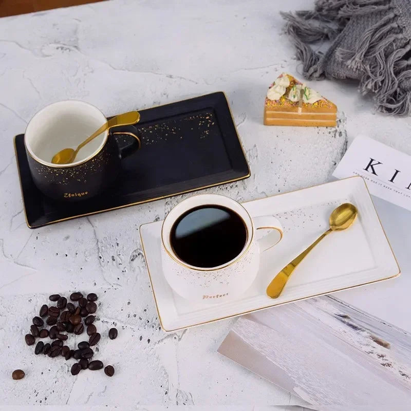 Conjunto Elegante de Caneca de Porcelana com Bandeja e Colher