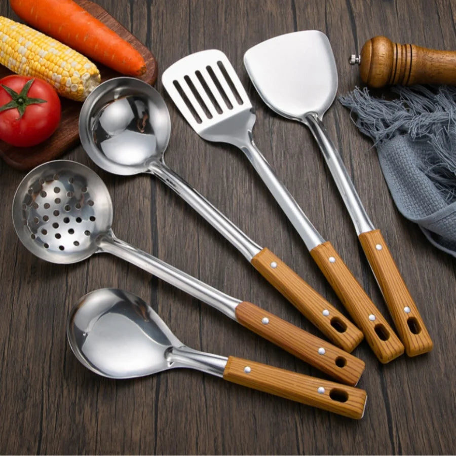 Conjunto de Utensílios de Cozinha Prata em Aço Inox com Cabo de Madeira