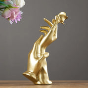 Escultura Abstrata Mãos e uma Rosa