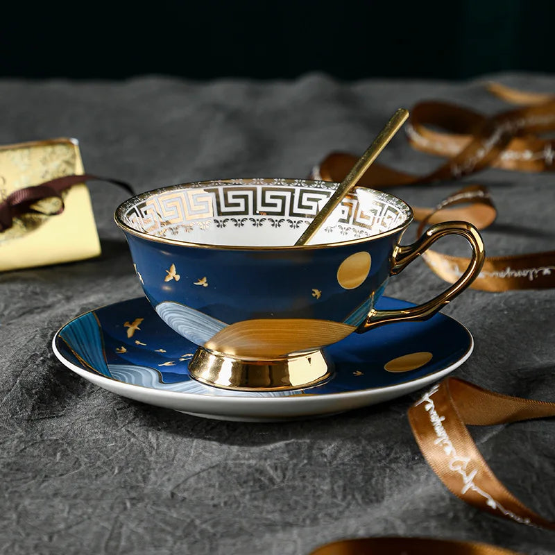 Conjunto Chá Inglês Premium: Xícara 220ml Dourada com Colher e Pires Luxuosos
