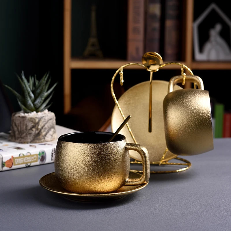 Xícara Dourada em Porcelana 300ml - Estilo Minimalista