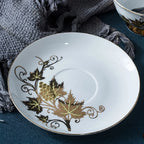 Conjunto Luxuoso de Xícara e Pires em Porcelana com Detalhes Dourados
