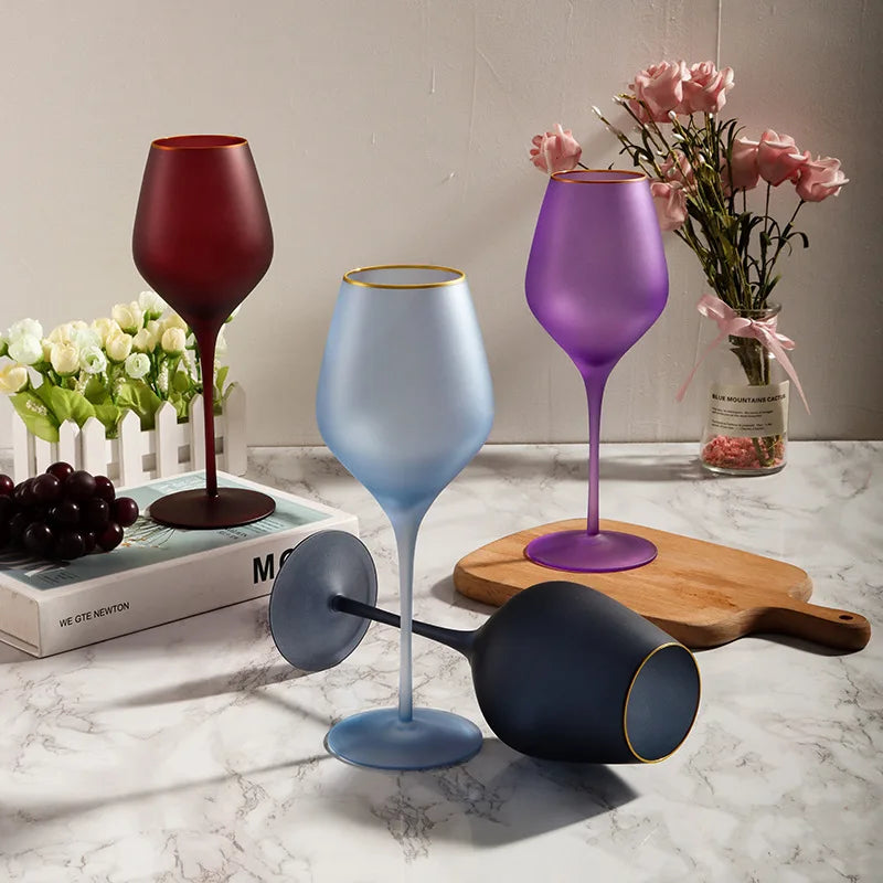 Taça de Cristal Fosco Nórdico com Elegante Borda Dourada