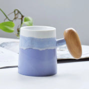 Caneca Bicolor em Porcelana e Alça de Madeira