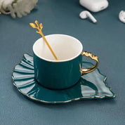 Copo de café europeu luz doméstica luxo ins pendurado orelha copos de cerâmica e pires conjunto de alta qualidade xícaras de chá de alto valor presente