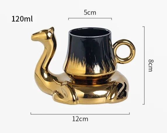 Conjunto Xícara e Pires Formato Camelo em Porcelana