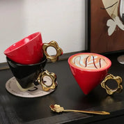 Caneca em Forma de Cone com Alça Dourada - 180ml