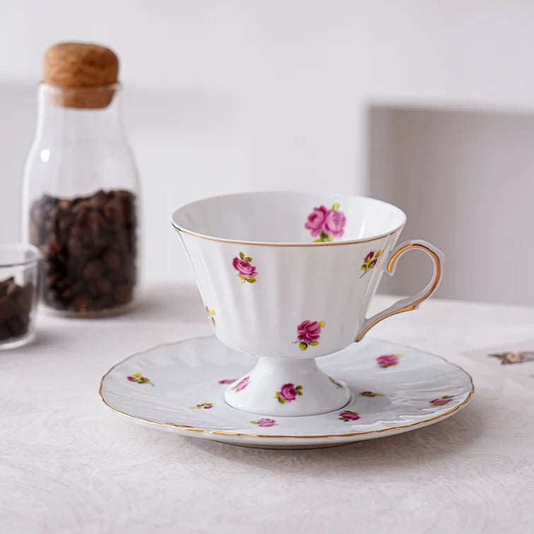 Xícara de Chá de Porcelana Vintage Floral Luxuosa com Pires - 200ml