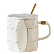 Caneca de café geométrica criativa com tampa e colher, grande capacidade simples, xícara de chá de café da manhã de cerâmica, presente para amigo, 450ml