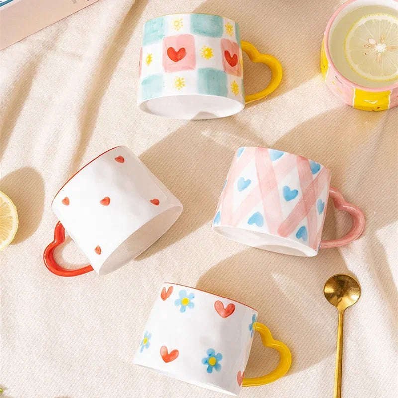 Caneca Pintada à Mão Cerâmica 300ml - Design Romântico
