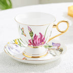 Xícara e Pires de Porcelana com Flores Pintadas