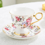 Xícara e Pires de Porcelana com Flores Pintadas