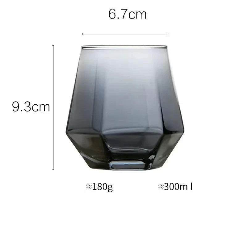 Copo de Vidro com Design Geométrico Minimalista