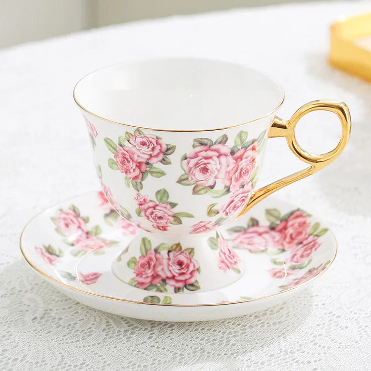 Xícara e Pires de Porcelana com Flores Pintadas