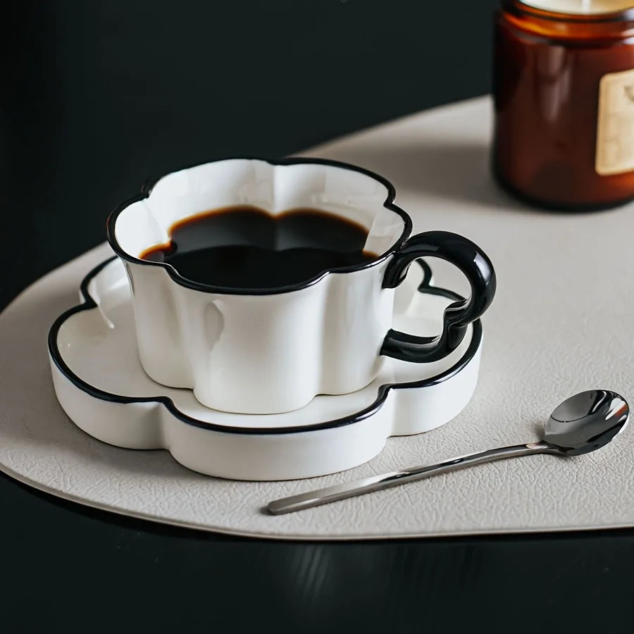 Kit de Xícara em Cerâmica Preto e Branco com Pires e Colher - 250ml