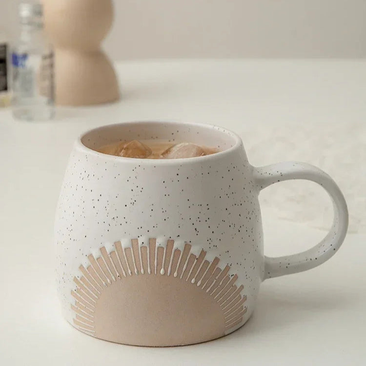 Caneca de Cerâmica com Design em Relevo - 450ml