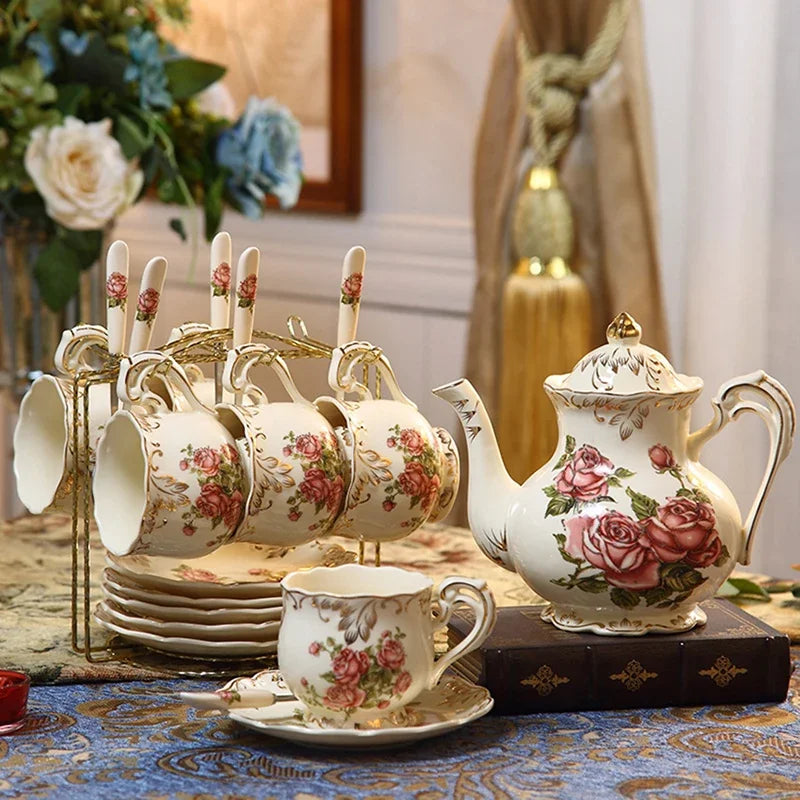 Conjunto de Xícara de Chá em Porcelana com Pires Floral e Colher - 250ml