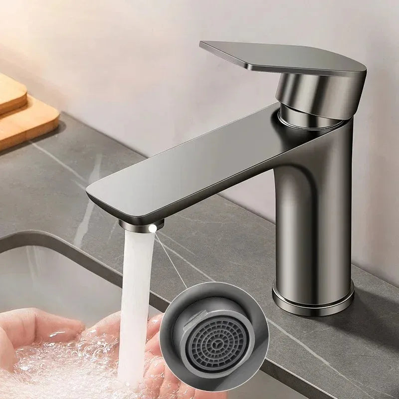 Torneira para Banheiro Quente e Frio em Inox