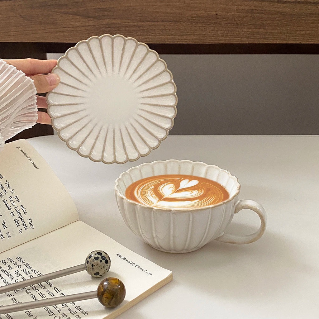 Conjunto Elegante de Xícara e Pires de Cerâmica - Design Exclusivo 250ml