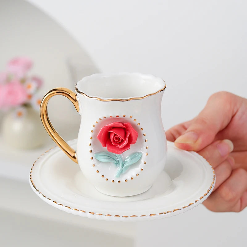 Conjunto Xícara e Pires em Porcelana 100ml com Design Elegante de Rosa