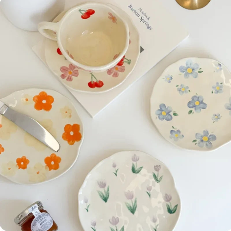 Conjunto de Xícara e Pires de Cerâmica Floral