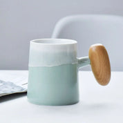 Caneca Bicolor em Porcelana e Alça de Madeira