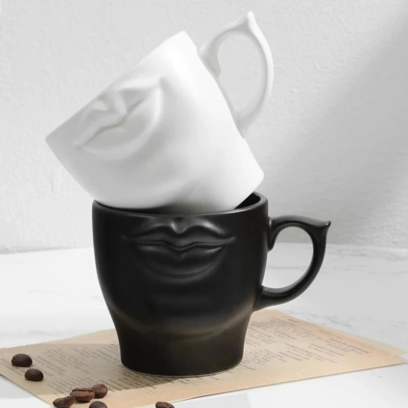 Caneca Lábios Esculpido em Porcelana - 300ml