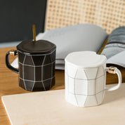 Caneca de café geométrica criativa com tampa e colher, grande capacidade simples, xícara de chá de café da manhã de cerâmica, presente para amigo, 450ml