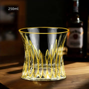 Copo de Cristal com Linhas Dourada
