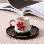 Conjunto de Xícara de Porcelana 120ml com Pires e Flor Modelada à Mão