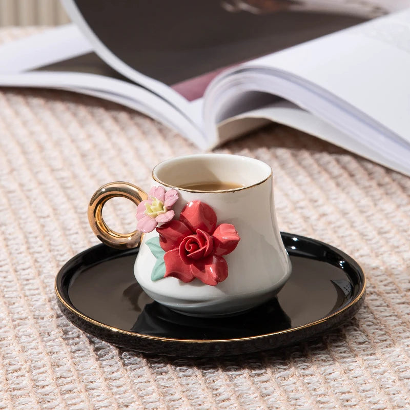 Conjunto de Xícara de Porcelana 120ml com Pires e Flor Modelada à Mão