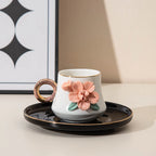 Conjunto de Xícara de Porcelana 120ml com Pires e Flor Modelada à Mão