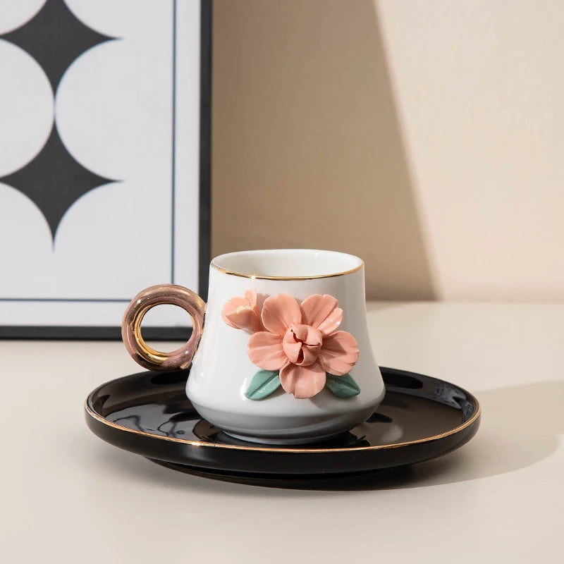 Conjunto de Xícara de Porcelana 120ml com Pires e Flor Modelada à Mão