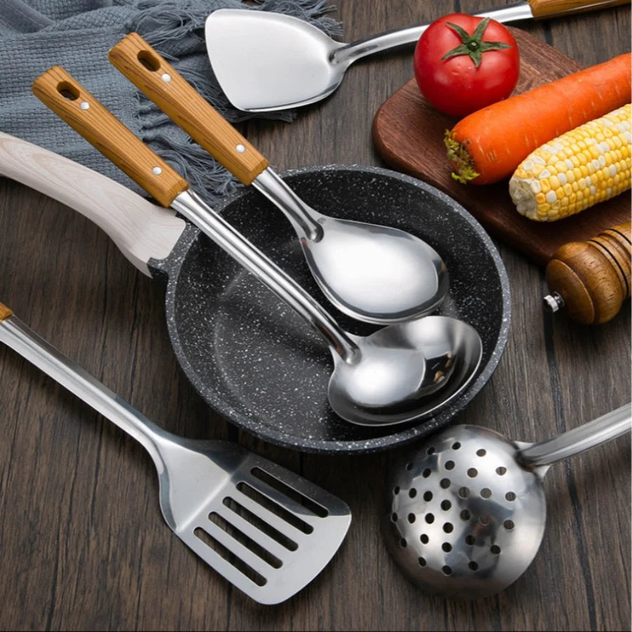 Conjunto de Utensílios de Cozinha Prata em Aço Inox com Cabo de Madeira