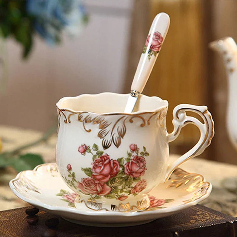 Conjunto de Xícara de Chá em Porcelana com Pires Floral e Colher - 250ml