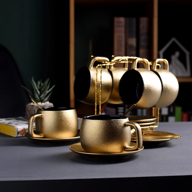 Xícara Dourada em Porcelana 300ml - Estilo Minimalista